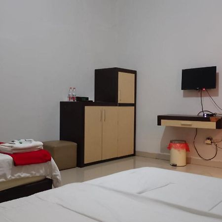 Reddoorz Syariah At Grand Taufiq Tarakan Ngoại thất bức ảnh