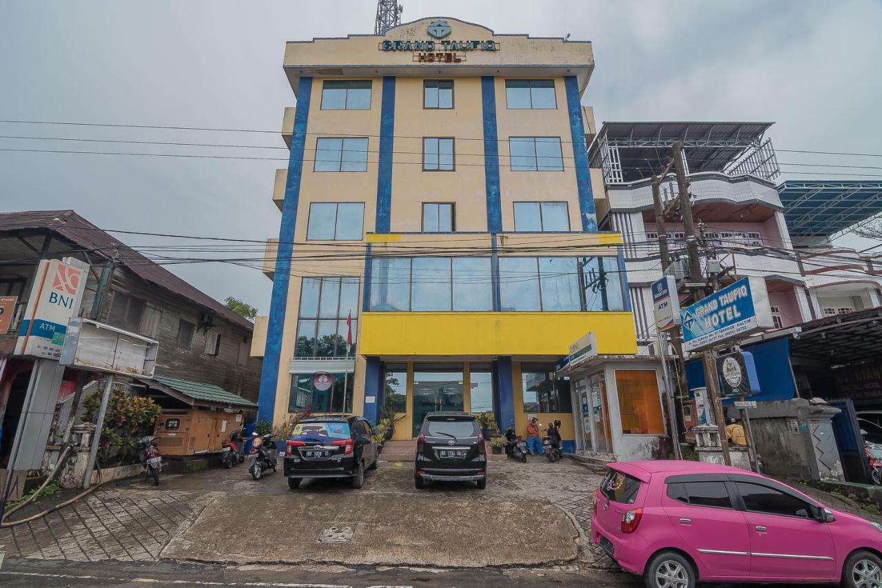 Reddoorz Syariah At Grand Taufiq Tarakan Ngoại thất bức ảnh